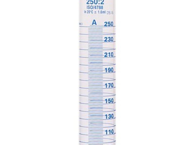 Valec odmerný NZ 14/23 25 ml, PE zátka, modrá graduácia, LOT certifikát